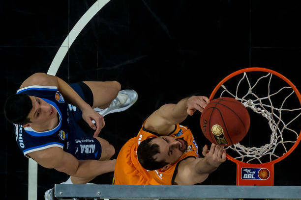 了球场的管 了球场的管