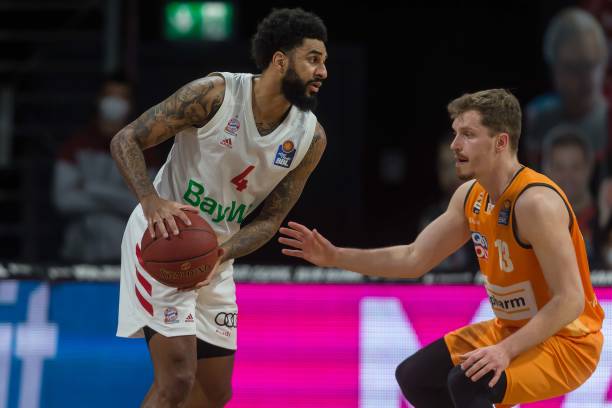 动作与更高 动作与更高